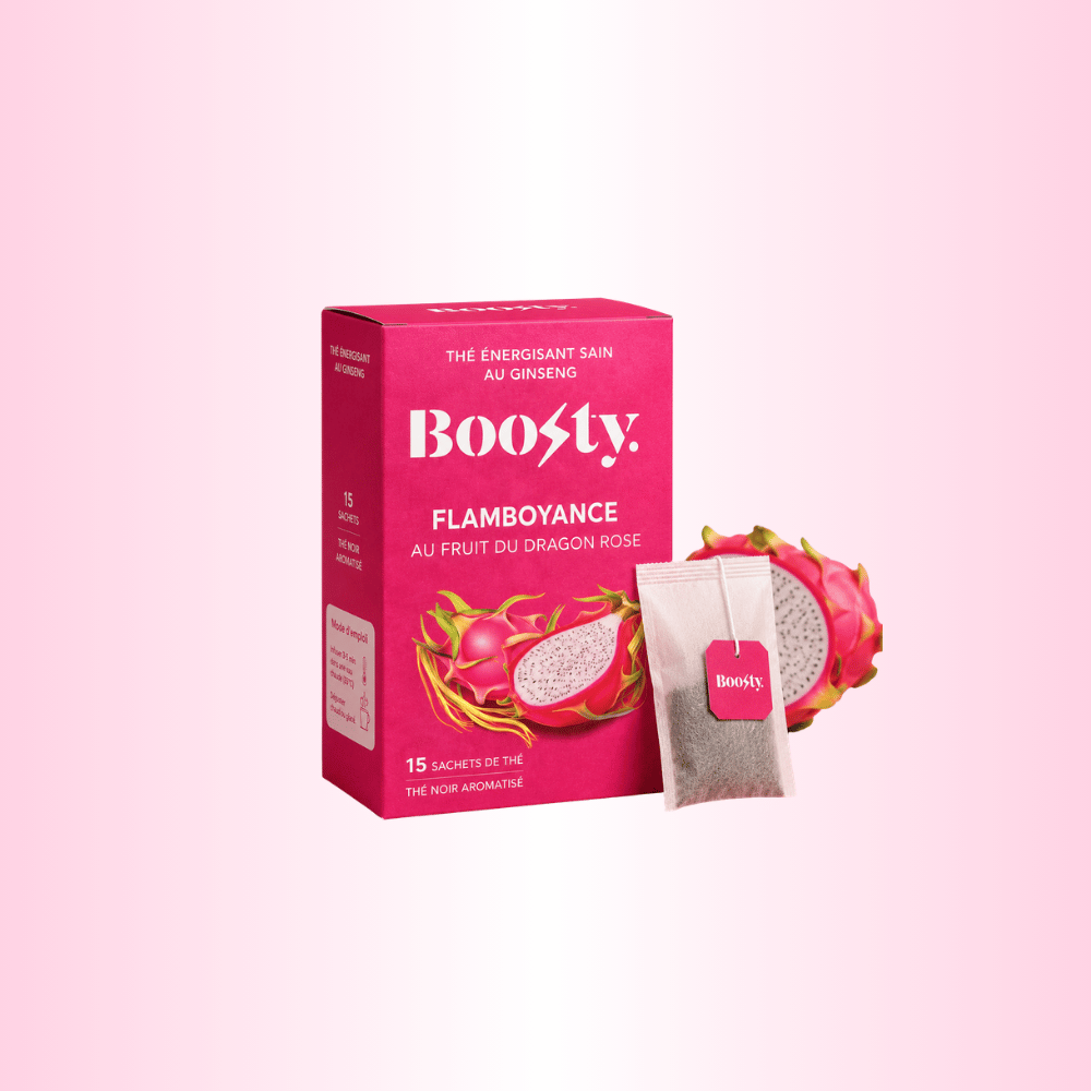 Boîte de thé Boosty de couleur bleue avec le logo de la marque Boosty inscrit dessus. Le nom du thé Serenya est indiqué sur la boîte avec la mention goût myrtille. Une illustration de myrtilles est visible sur la boîte pour représenter le fruit. La boîte précise qu’elle contient 15 sachets de thé noir aromatisé.