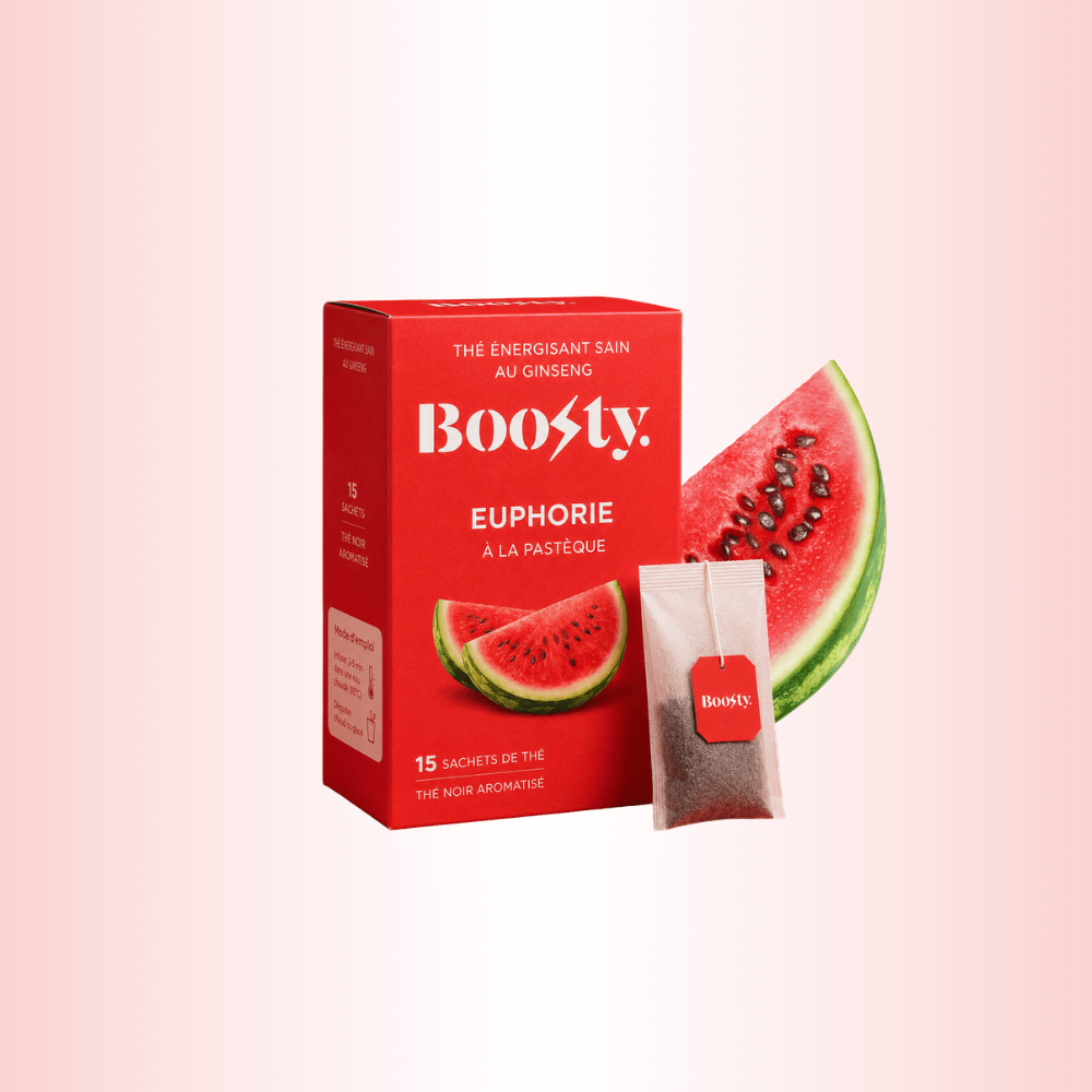 Boîte de thé Boosty de couleur jaune avec le logo de la marque Boosty inscrit dessus. Le nom du thé Solaris apparaît sur la boîte avec la mention goût citron ananas. Une illustration de citron et d’ananas est visible sur la boîte pour représenter les fruits. La boîte indique qu’elle contient 15