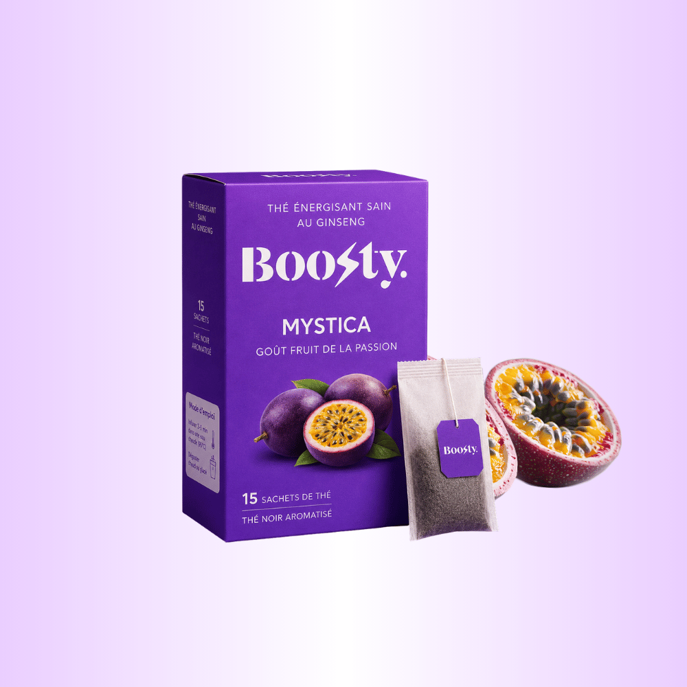 Boîte de thé Boosty de couleur rose avec le logo de la marque Boosty inscrit dessus.