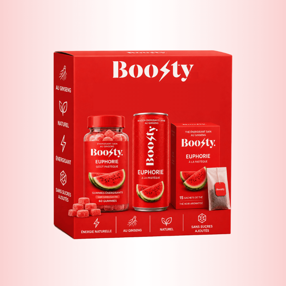 Box Boosty de couleur rose avec le logo de la marque Boosty inscrit dessus. Le nom de la boisson Flamboyance est visible sur la box avec la mention du goût fruit du dragon. L’image présente les trois produits de la gamme : une canette de boisson énergisante, une boîte de thé et une boîte de gummies. Des illustrations de fruit du dragon sont visibles sur la box pour représenter le fruit.